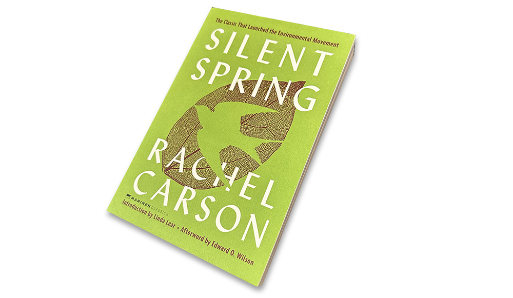 Book cover of "Silent Spring" by Rachel Carson